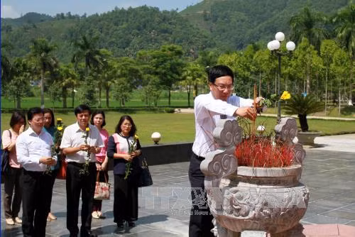 Phó Thủ tướng Phạm Bình Minh thăm "Thủ đô kháng chiến" ảnh 1