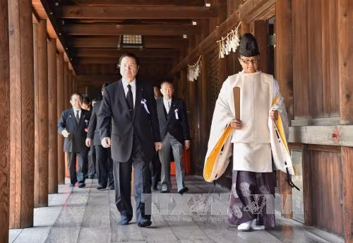 Trung Quốc phản đối Thủ tướng Nhật gửi lễ tới đền Yasukuni ảnh 1