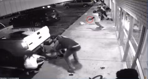 Mỹ công bố video nghi phạm vụ Ferguson sử dụng súng ảnh 1