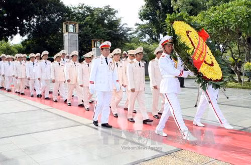 Lãnh đạo Đảng, Nhà nước viếng Lăng Chủ tịch Hồ Chí Minh ảnh 2