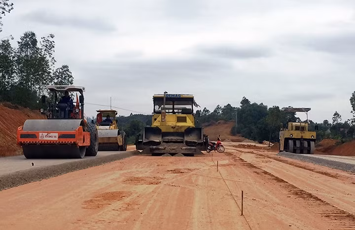 Đốc thúc cao tốc Bắc Giang - Lạng Sơn về đúng tiến độ ảnh 1