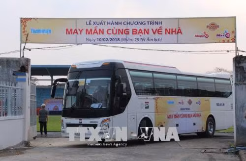 Tết sum vầy với những người bán vé số ảnh 3