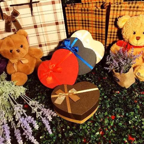 Sát sạt Tết Nguyên đán, thị trường Valentine ảm đạm ảnh 3