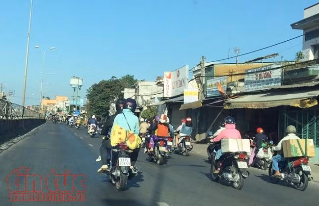 Người dân bắt đầu trở lại TP Hồ Chí Minh sau kỳ nghỉ Tết Nguyên đán ảnh 3