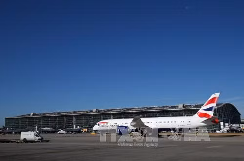 Sân bay London đóng cửa do phát hiện bom từ thời chiến ảnh 1