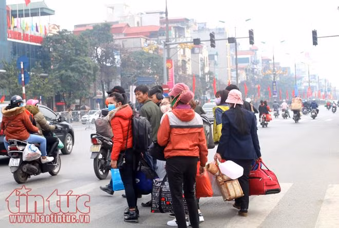 Xe máy ùn ùn về quê ăn Tết sau ngày làm việc cuối năm ảnh 16