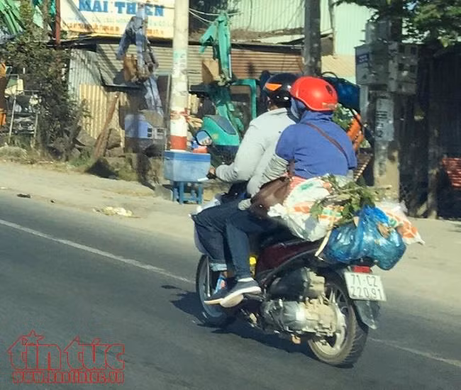 Người dân bắt đầu trở lại TP Hồ Chí Minh sau kỳ nghỉ Tết Nguyên đán ảnh 2