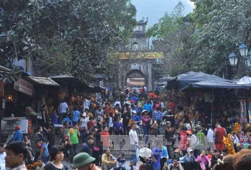 Lễ hội chùa Hương 2016 thu hút 1,5 triệu lượt khách ảnh 1