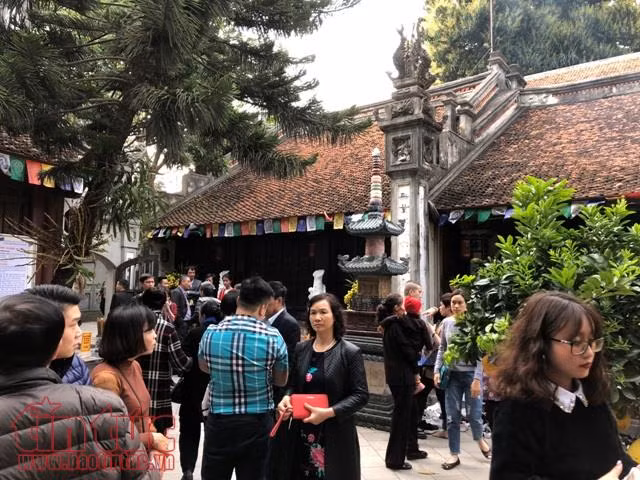 Đầu xuân, đền chùa Hà Nội đông đúc người đi lễ ảnh 6