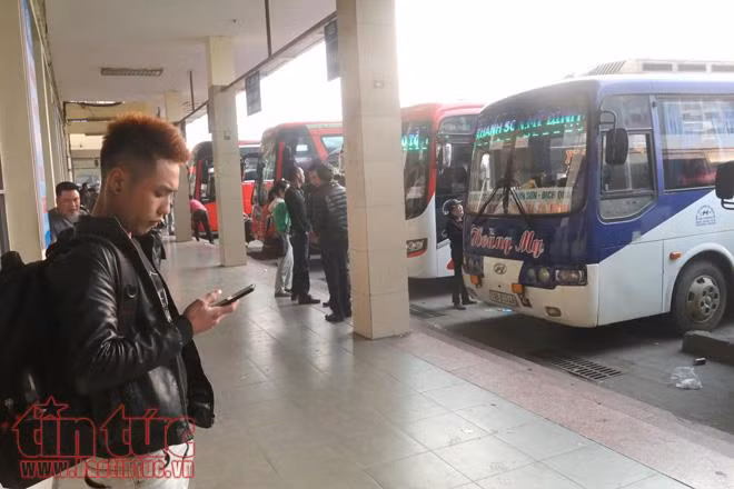 Xe máy ùn ùn về quê ăn Tết sau ngày làm việc cuối năm ảnh 13