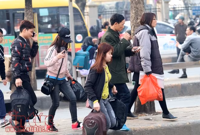 Xe máy ùn ùn về quê ăn Tết sau ngày làm việc cuối năm ảnh 14