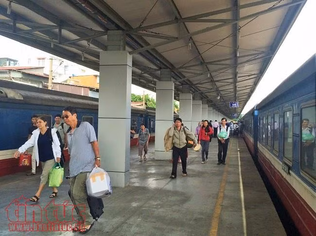 Người dân bắt đầu trở lại TP Hồ Chí Minh sau kỳ nghỉ Tết Nguyên đán ảnh 9