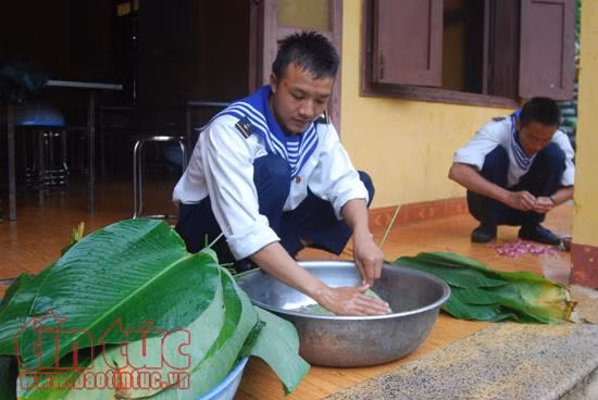 Nghiêm trang Lễ chào cờ sáng Mùng 1 Tết trên đảo Sinh Tồn ảnh 3