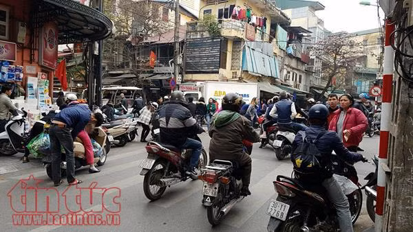 Ngày làm việc cuối cùng, các bến xe thông thoáng, ùn ứ khu vực nội đô ảnh 11