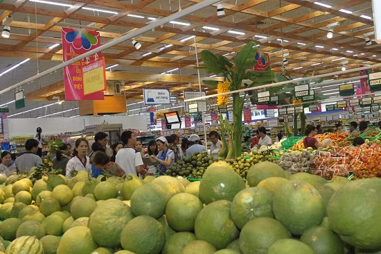 Chợ, siêu thị mở cửa lại, nhiều mặt hàng giảm giá sau Tết ảnh 3