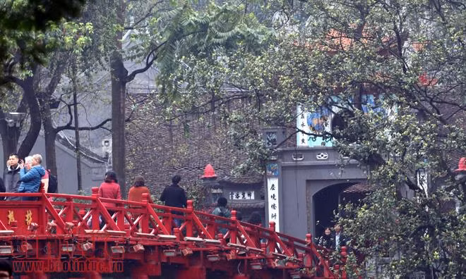 Gần 375 nghìn lượt khách du lịch đến Hà Nội dịp Tết Nguyên đán ảnh 1
