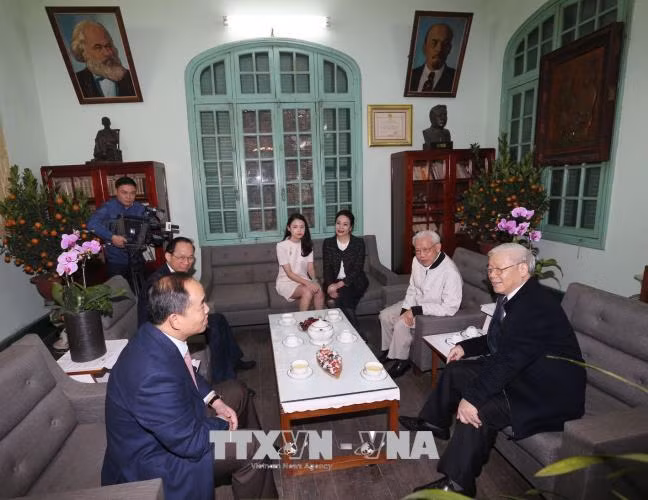 Tổng Bí thư Nguyễn Phú Trọng thắp hương tưởng nhớ Tổng Bí thư Lê Duẩn, Trường Chinh ảnh 3