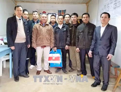 Đại sứ Phạm Quốc Trụ thăm và chúc Tết công nhân Việt Nam tại Algeria ảnh 1