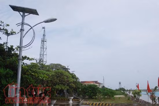 Hoàn thành việc bảo dưỡng hệ thống năng lượng sạch trên quần đảo Trường Sa ảnh 6