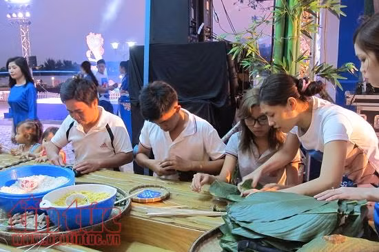 Nhiều chương trình, lễ hội mừng Tết Mậu Tuất tại TP Hồ Chí Minh ảnh 3