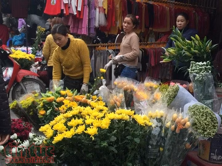 Cận Tết, giá hoa tươi tăng chóng mặt ảnh 9