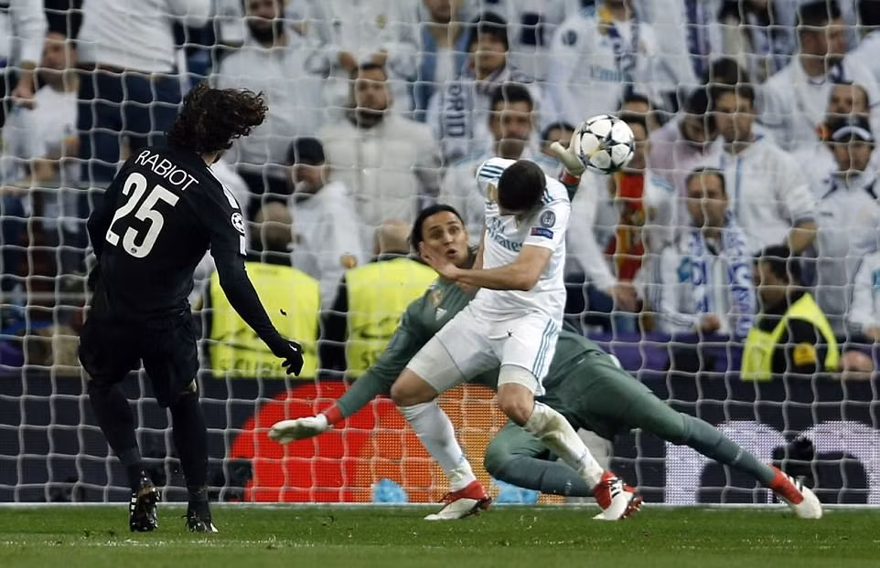 Cristiano Ronaldo lập cú đúp, Real Madrid hạ gục PSG ở trận lượt đi ảnh 1