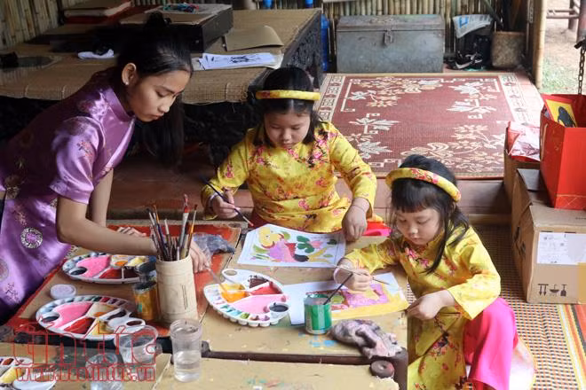 Nườm nượp khách đến xin chữ tại Văn Miếu ảnh 10