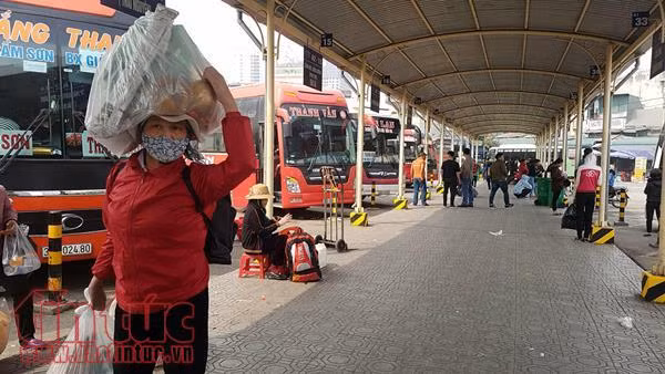 Ngày làm việc cuối cùng, các bến xe thông thoáng, ùn ứ khu vực nội đô ảnh 3