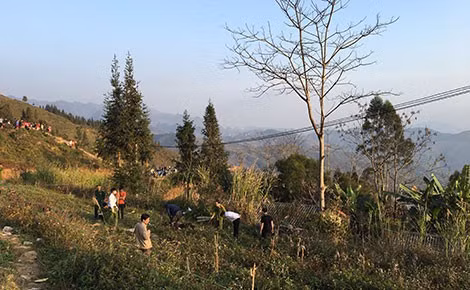 Lãnh đạo tỉnh Hà Giang động viên gia đình chiến sỹ công an hy sinh khi làm nhiệm vụ ảnh 1