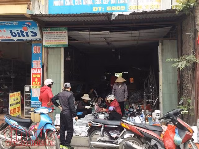 Chiều 30 Tết: Người Hà Nội thảnh thơi sắm sửa đón năm mới ảnh 2