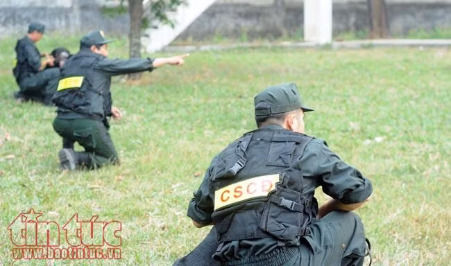 Xem chó nghiệp vụ trấn áp tội phạm của Công an Thành phố Hồ Chí Minh ảnh 14