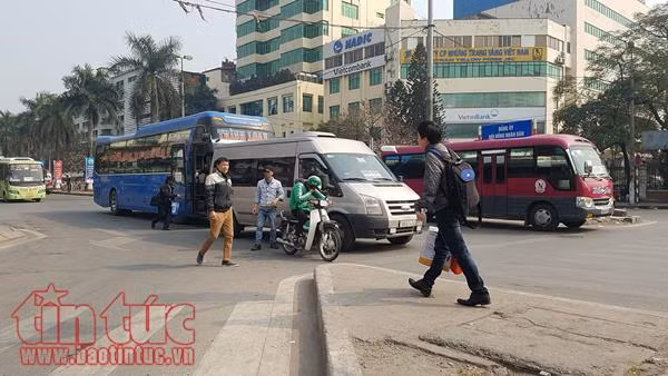 Ngày làm việc cuối cùng, các bến xe thông thoáng, ùn ứ khu vực nội đô ảnh 2