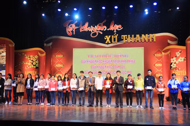 Tết khuyến học – Gìn giữ ngọn lửa hiếu học từ mỗi nếp nhà ảnh 1