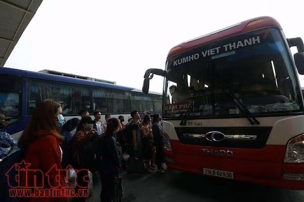Ngày 26 Tết, ùn tắc giao thông tại các bến xe tới ‘cửa ngõ’ ra vào Hà Nội bất kỳ lúc nào ảnh 3