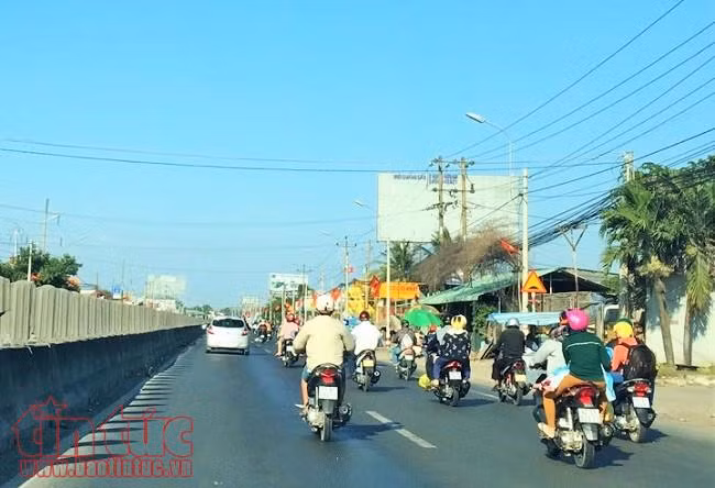 Người dân bắt đầu trở lại TP Hồ Chí Minh sau kỳ nghỉ Tết Nguyên đán ảnh 4