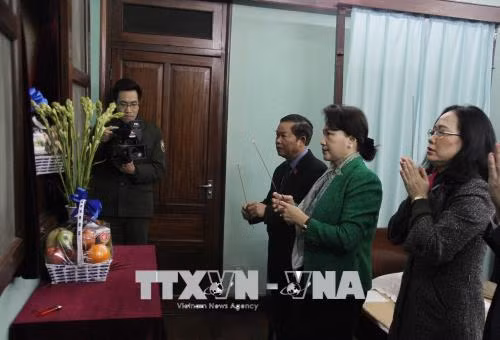 Chủ tịch Quốc hội Nguyễn Thị Kim Ngân dâng hương, tưởng nhớ Bác Hồ ảnh 1