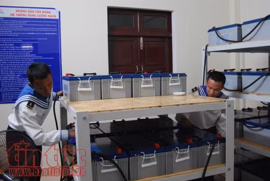 Hoàn thành việc bảo dưỡng hệ thống năng lượng sạch trên quần đảo Trường Sa ảnh 2