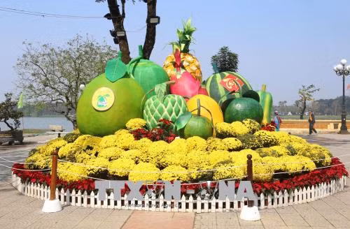 Thừa Thiên-Huế rực rỡ sắc xuân ảnh 1