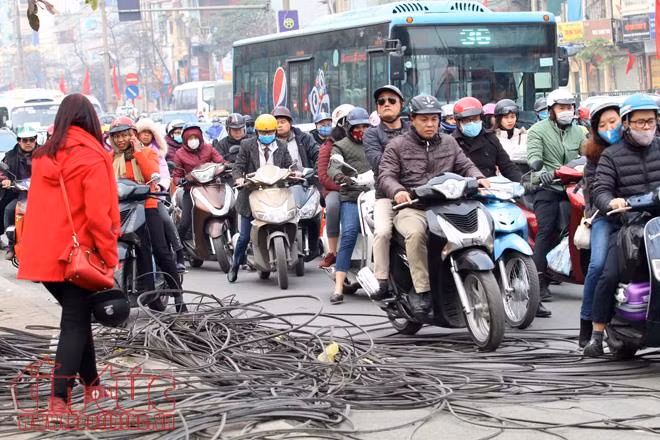 Xe máy ùn ùn về quê ăn Tết sau ngày làm việc cuối năm ảnh 7