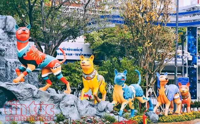 Ngắm đường hoa Tết Nguyễn Huệ trước ngày khai mạc ảnh 1