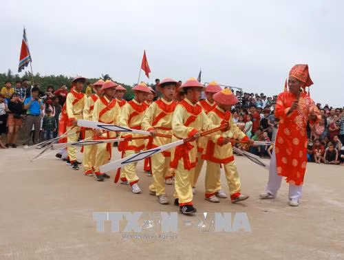 Ngư dân 'xông biển' lấy lộc đầu năm ảnh 3