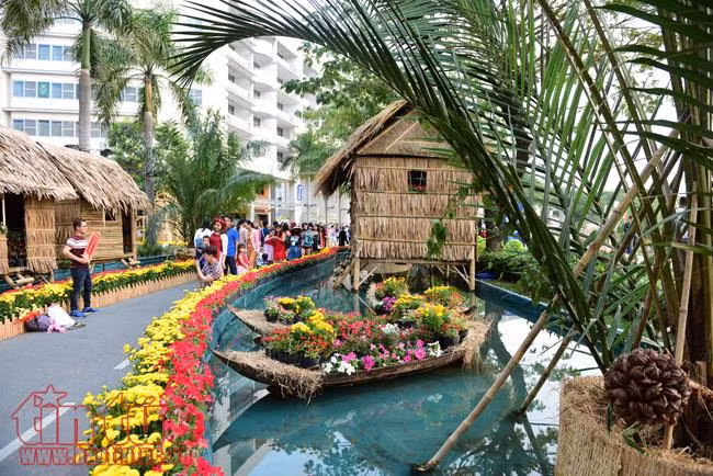 Đông đảo khách du Xuân, chụp ảnh tại các Hội hoa Xuân TP Hồ Chí Minh ảnh 5