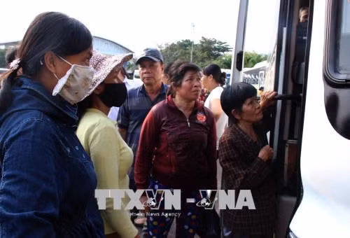 Tết sum vầy với những người bán vé số ảnh 2