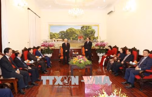 Tổng Bí thư Nguyễn Phú Trọng chung vui cùng người dân Hà Nội chào đón Giao thừa ảnh 1