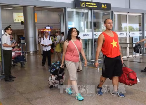 Đón du khách "xông đất" Đà Nẵng Tết Đinh Dậu 2017 ảnh 1