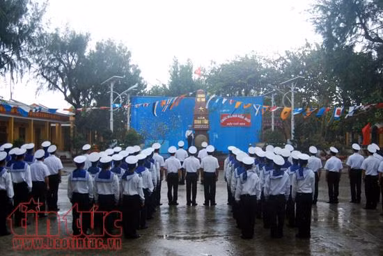 Nghiêm trang Lễ chào cờ sáng Mùng 1 Tết trên đảo Sinh Tồn ảnh 6