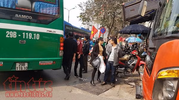 Ngày làm việc cuối cùng, các bến xe thông thoáng, ùn ứ khu vực nội đô ảnh 6