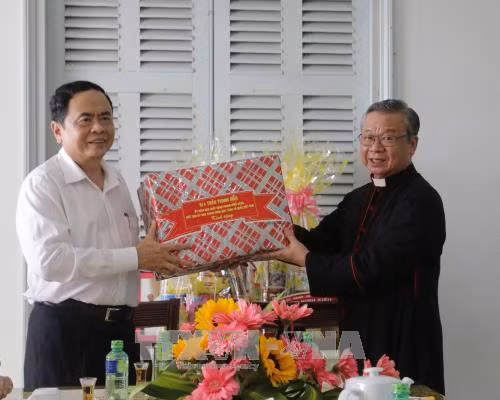 Chủ tịch Ủy ban Trung ương MTTQ Việt Nam Trần Thanh Mẫn thăm các cơ sở tôn giáo tại Cần Thơ ảnh 1