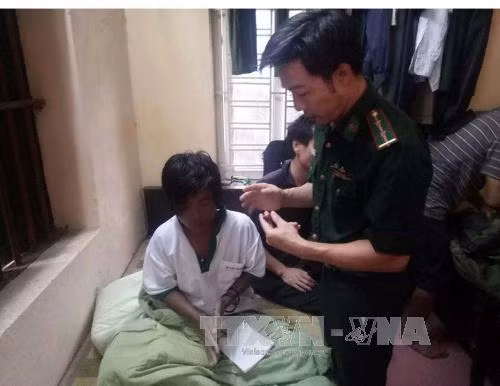 Cứu hai ngư dân trôi dạt trên biển Thanh Hóa ảnh 1
