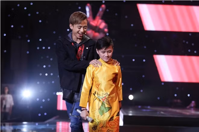 The Voice Kids tập 5: Bạch Duy Khánh xinh như trai Hàn hát 'Chiếc khăn Piêu' ảnh 7